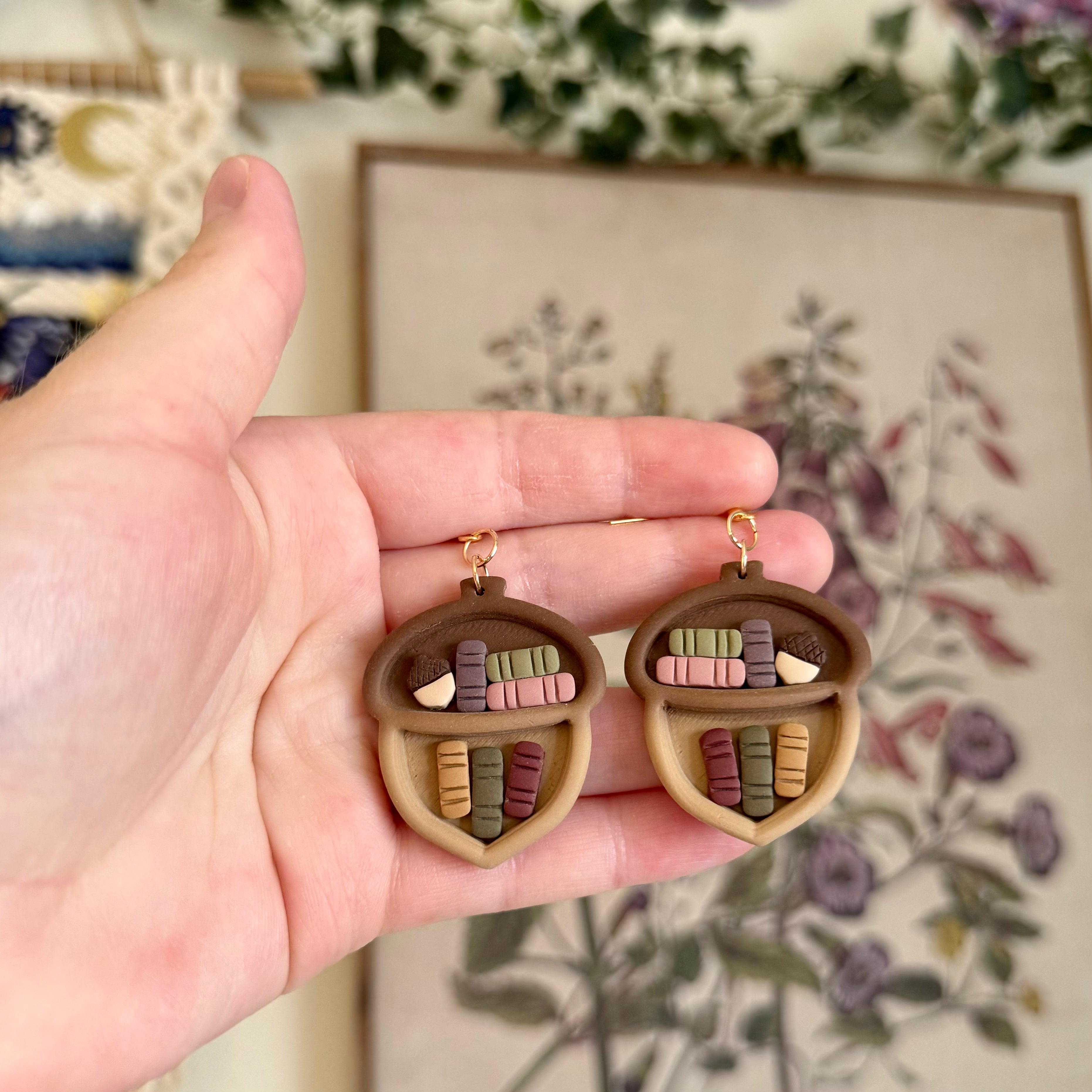 Acorn Bookshelves (Gold)